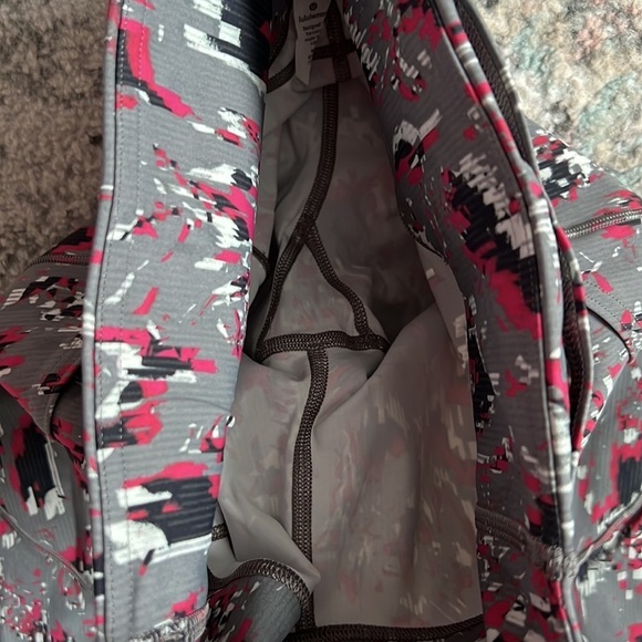 Lululemon Fast and Free High Rise Leggings - Picture 4 of 12